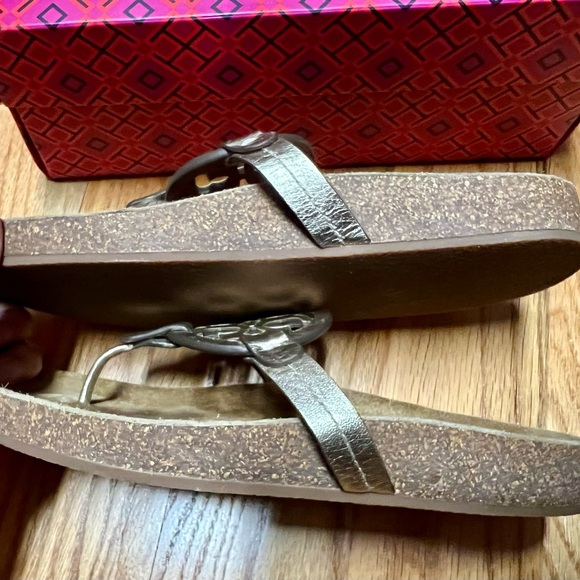 Tory Burch Miller Cloud | Gold, Size 7 - Box and Dust Bag included - Picture 5 of 7